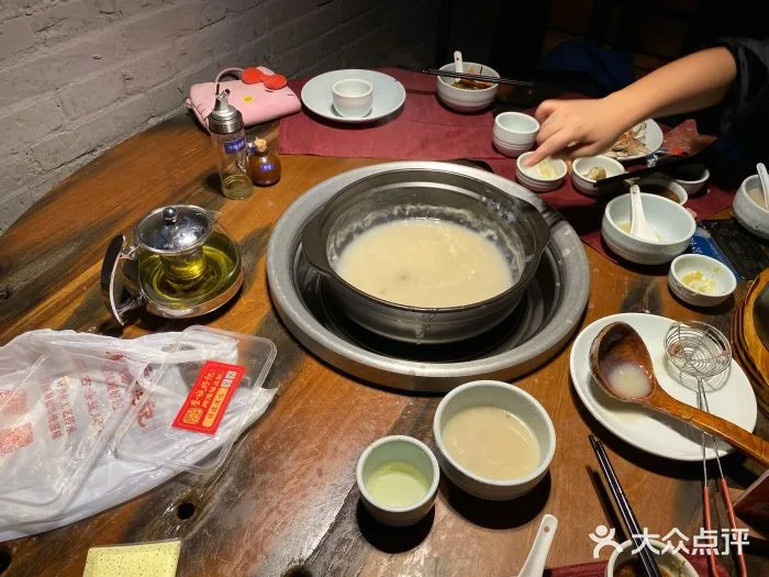 A photograph from the visit to Daliang Wu Mi Zhou · Congee Base Hotpot (Lingnan Tiandi Store)