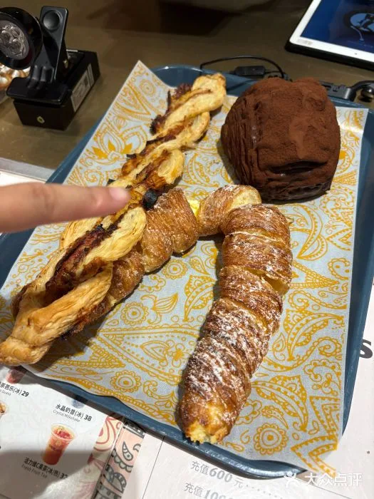 A photograph from the visit to OUR Bakery (Zhonghuan Huiyu Store)