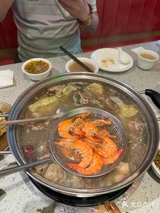 A photograph from the visit to Uncle Chicken · Qingyuan Crispy Skin Hotpot · Chicken Pot (Buji Branch)