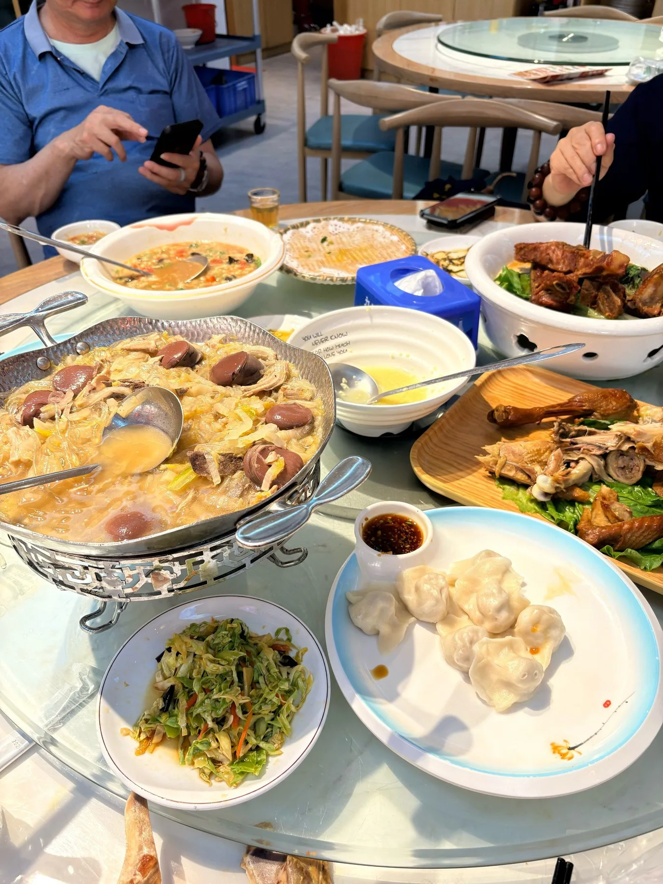 A photograph from the visit to Quanyun Dongbei Cuisine (Pingzhou Taigangcheng Branch)
