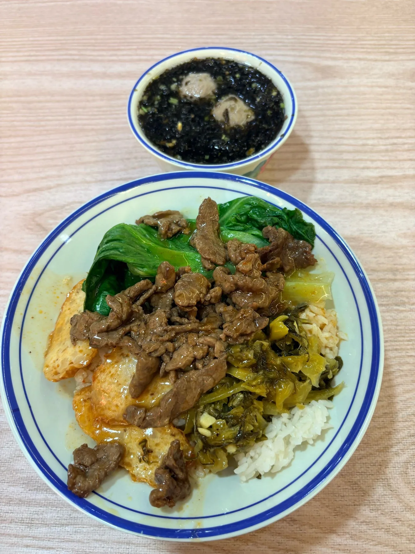 A photograph from the visit to Niu Zhengyan·Shantou Beef Rice (Qifu Branch)