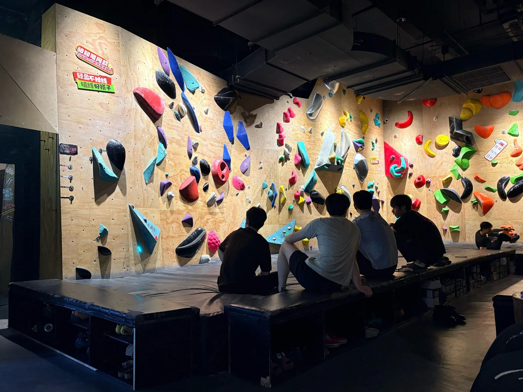 A photograph from the visit to HEY BOULDERING (Greenland Bund Center Store)