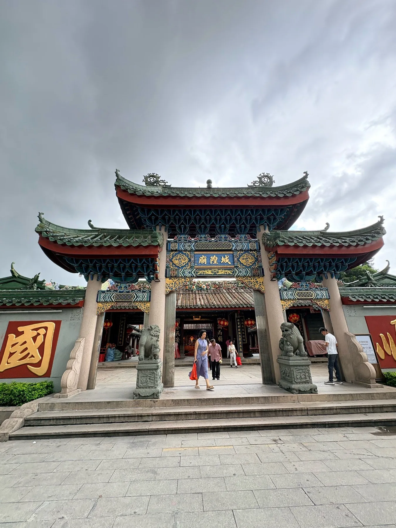 A photograph from the visit to City God Temple (Rongcheng District)