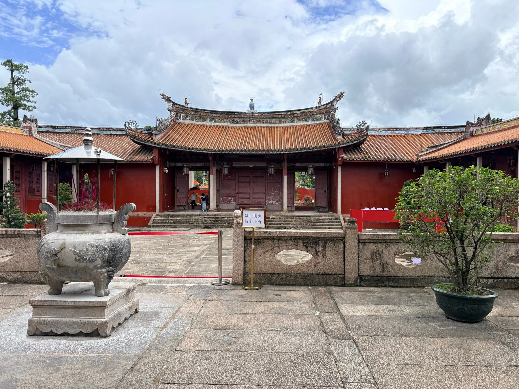 A photograph from the visit to Jieyang Confucian Temple (Rongcheng District)