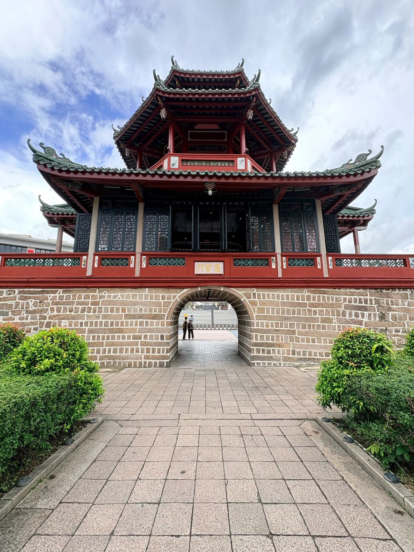 A photograph from the visit to Jinxian Gate