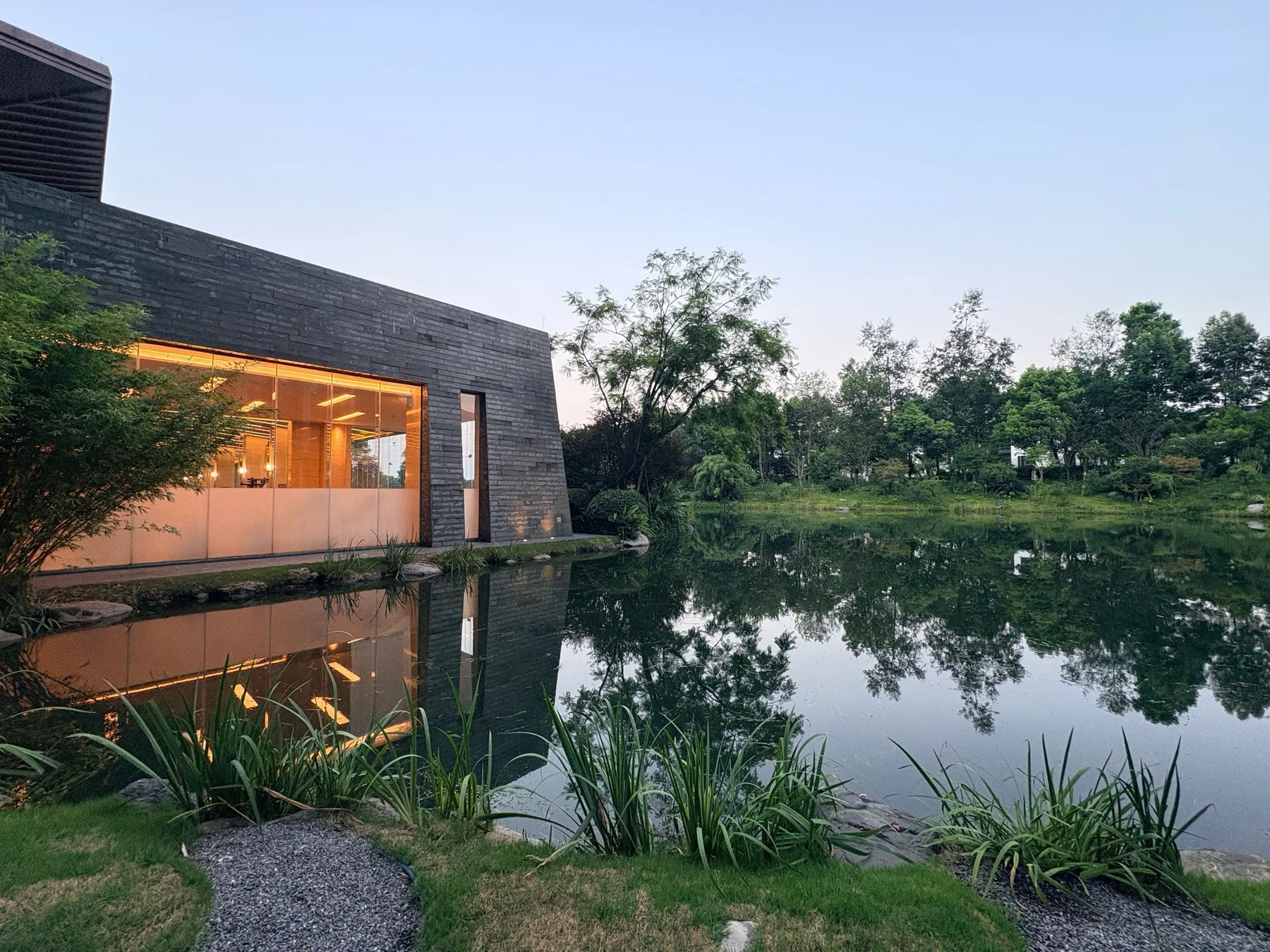 A photograph from the visit to Emeishan Hengbang Le Méridien Resort