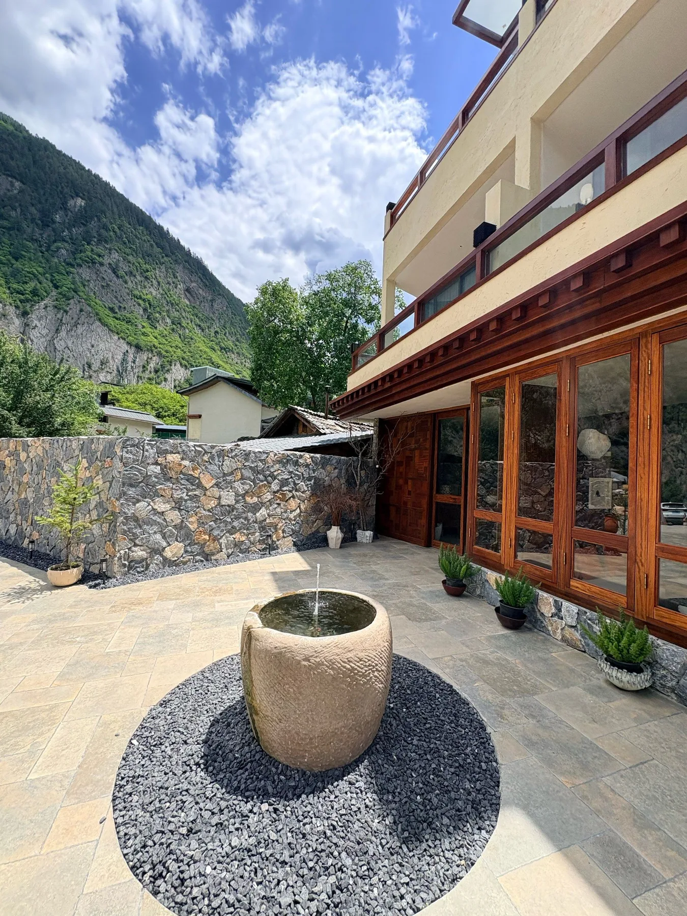 A photograph from the visit to Yunman Banshan Guesthouse (Jiuzhaigou Visitor Center Branch)
